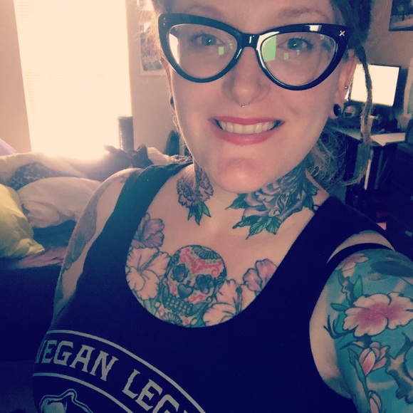 Meet your Posher, Erica - Picture 3 of 8